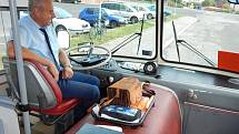 Autobus Škoda RTO 706 na jičínském autobusovém nádraží.