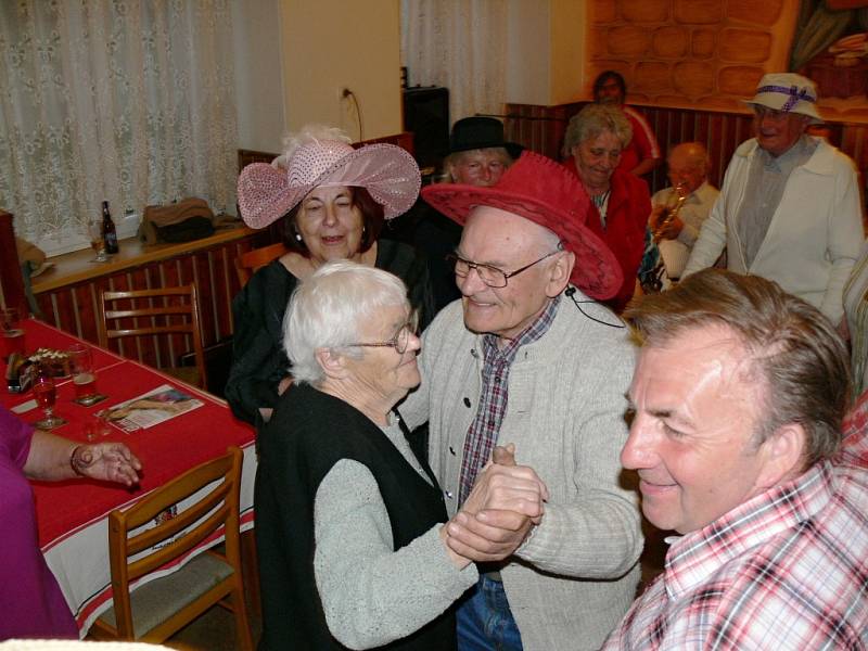 Poslední dubnový koncert Srazilky na Samšině.