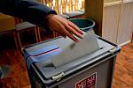 Volební okrsek v Radimi na Jičínsku hlásí po závěru prvního volebního dne překročení hranice 50 procent volební účasti. K volbám zde letos může přijít  celkem 325 oprávněných voličů.