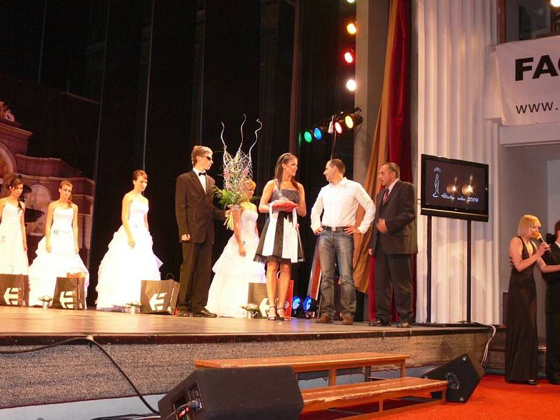 Z finále soutěže Dívka roku 2009.