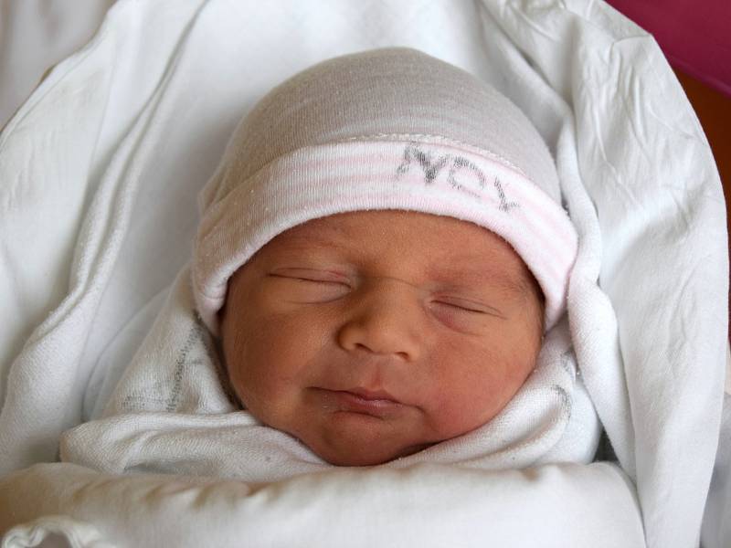 Ráchel Knotková se usmívá na svět od 8. ledna, kdy se narodila s mírou 45 cm a váhou 2,50 kg. Z miminka se radují rodiče Eliška a Michal Knotkovi. Doma v Kumburském Újezdu se na malou Ráchel těšila sestřička Mia.