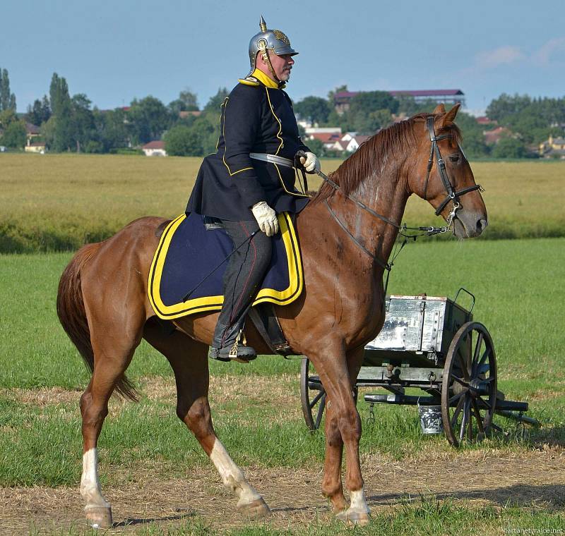 Ze slavnostního odhalení pomníku padlým vojákům i koním ve Střezeticích.