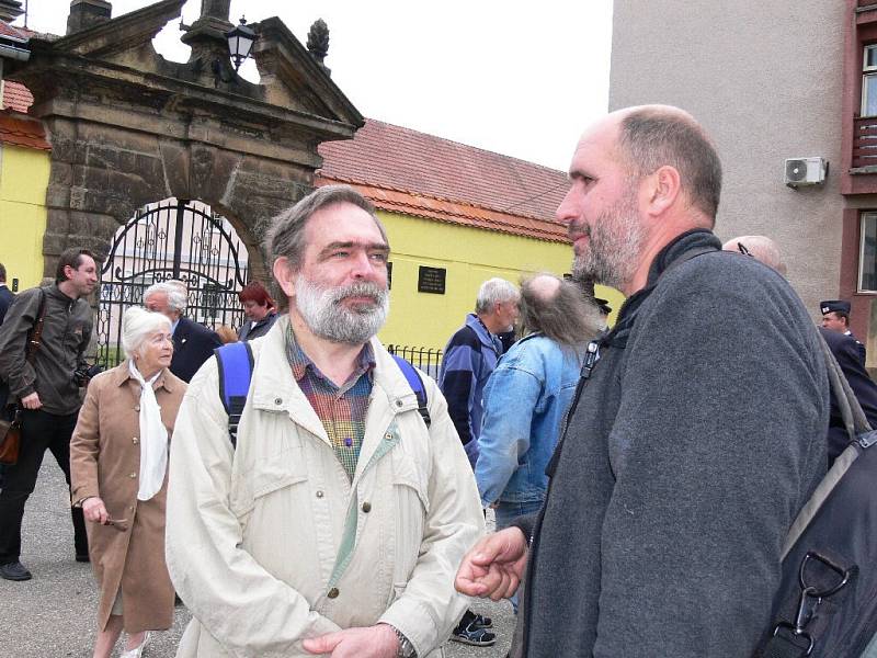 Bývalý politický vězeň Jiří Gruntorád (vlevo).