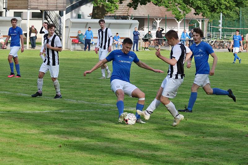 Fotbalisté Lázní Bělohradu v prvním kole Agro CS Poháru prohráli na domácím hřišti s Chlumcem nad Cidlinou B 1:2.