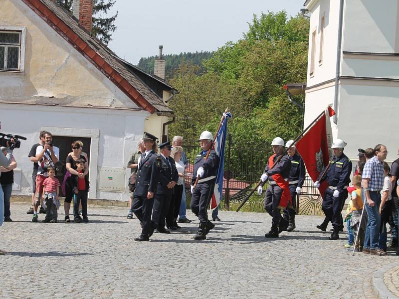 Peckovští hasiči mají novou cisternu.