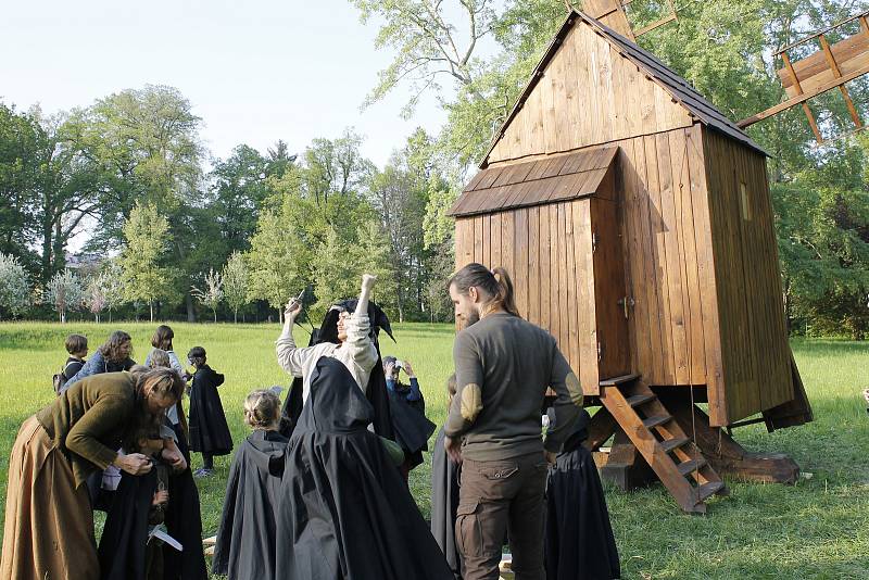 Malí i velcí se mohli zapojit do hry Čarodějův učeň.