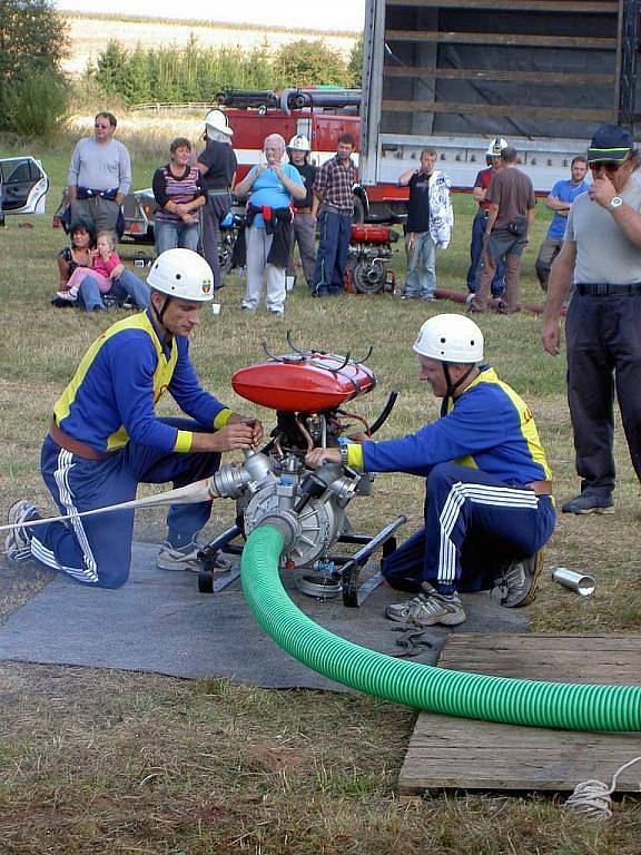 Sbor dobrovolných hasičů ve spolupráci s Obecním úřadem v Úlibicích uspořádal v sobotu 11. ročník soutěže požárních družstev s názvem Úlibický koláč.