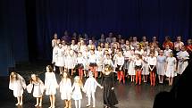 Tematicky sladěné vystoupení žáků tanečního a literárně-dramatického oboru ZUŠ Jičín v Masarykově divadle.