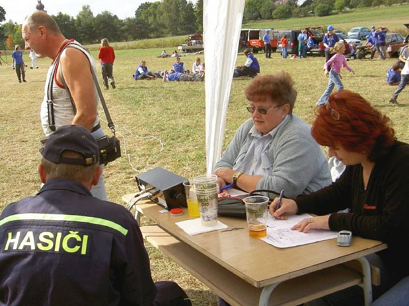 Úlibický koláč - 10. ročník: skupina rozhodčích.