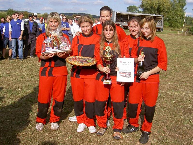 Úlibický koláč - 10. ročník: 1. ženy Vidochov.