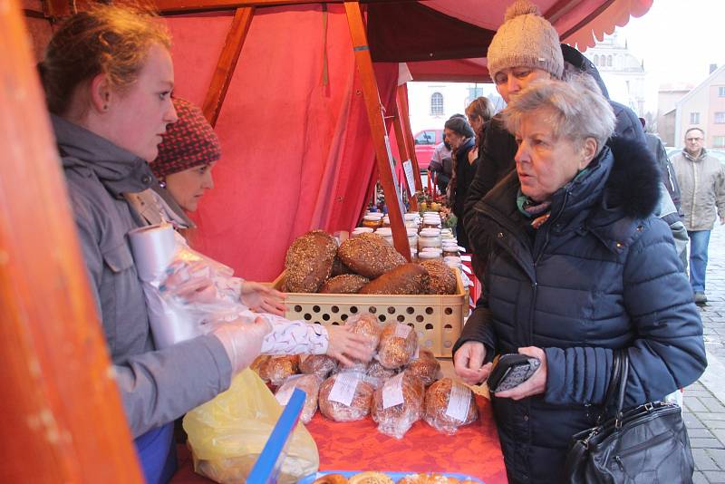 Vánoční trhy v novopacké Střední škole gastronomie a služeb.