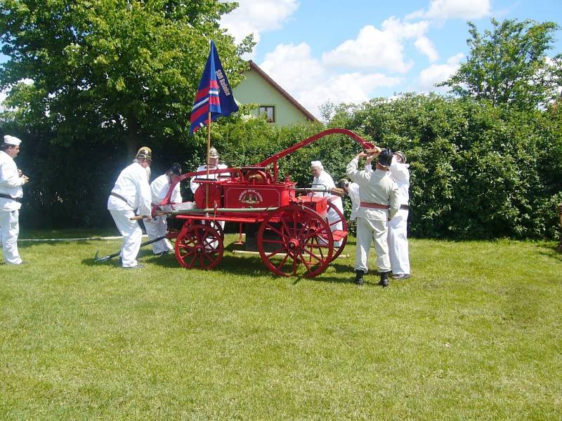 Z oslav 105 let od založení SDH Bašnice.