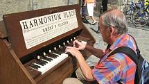 Harmonium v centru Jičína.