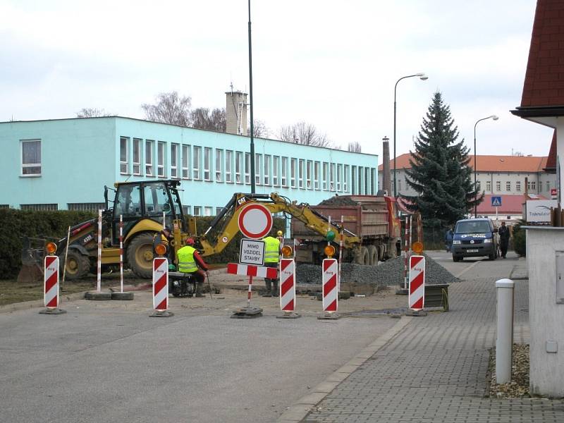 Uzavírka ulice U Javůrkovy louky.