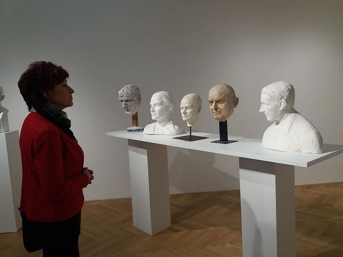 Výstavu sochařských portrétů můžete v hořickém muzeu navštívit do 1. března.