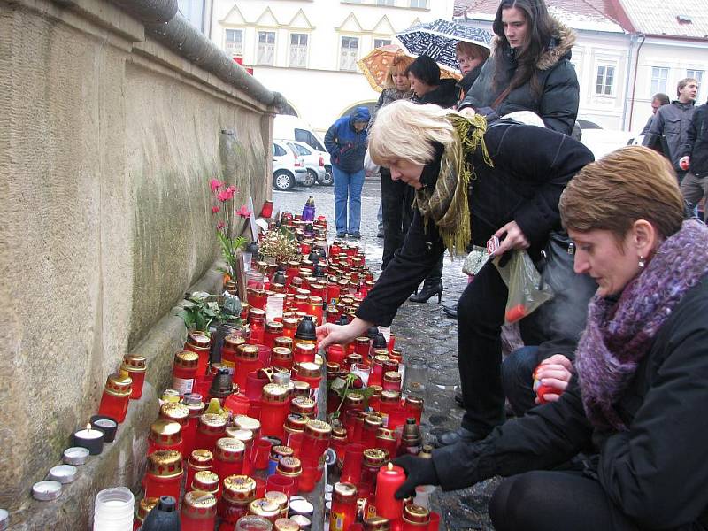 Uctění památky Václava Havla v Jičíně.