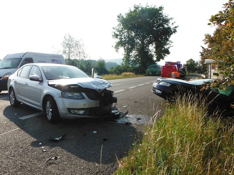 Dopravní nehoda u Kamenice se naštěstí obešla bez zranění. Škodu na vozidlech policisté vyčíslili na více než čtvrt milionu korun.