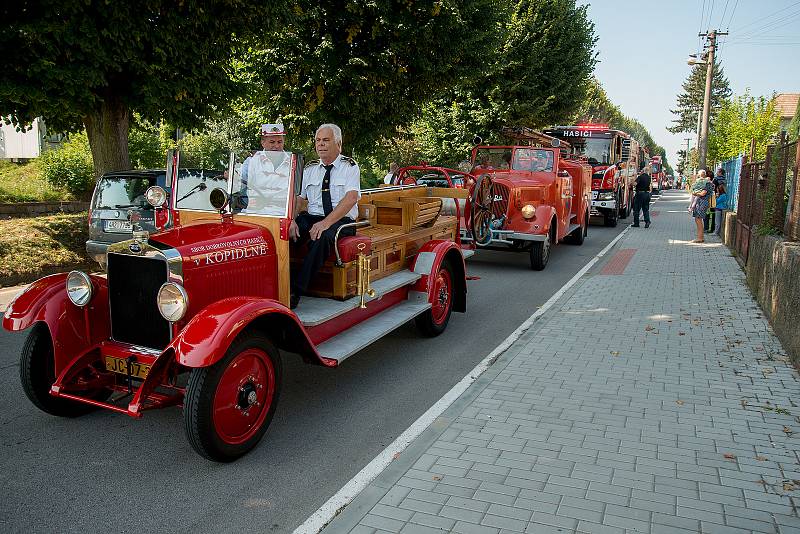 Na oslavách 140. výročí založení SDH Kopidlno se hasiči předvedli v plné parádě