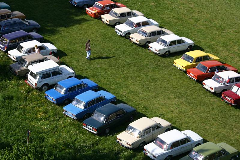 Ze srazu majitelů automobilů značky Lada.