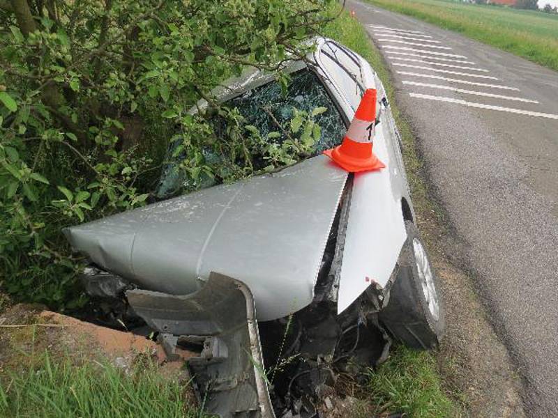 Nehoda si vyžádala tři zraněné osoby.