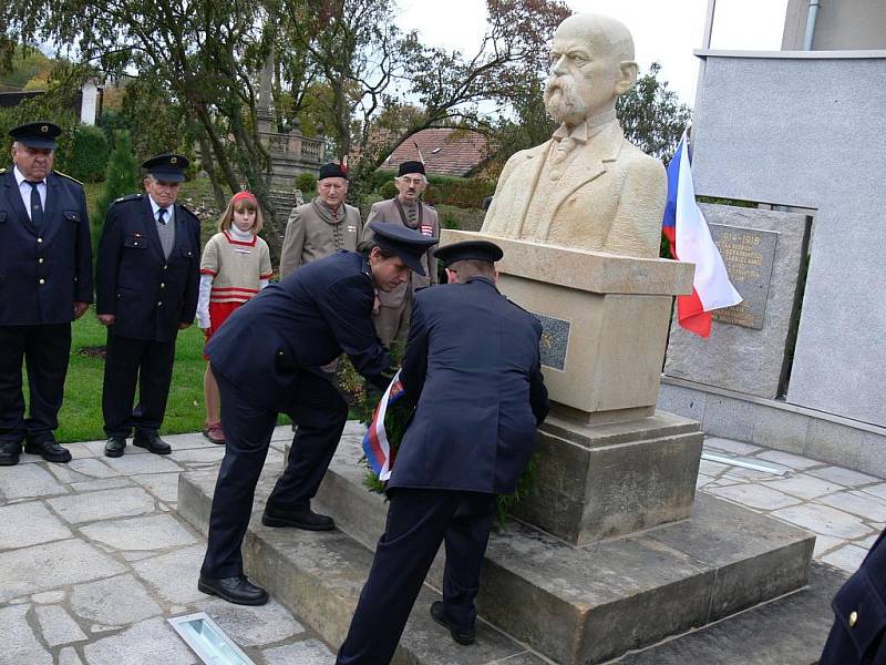 Ze slavnostního odhalení Masarykova pomníku ve Valdicích.