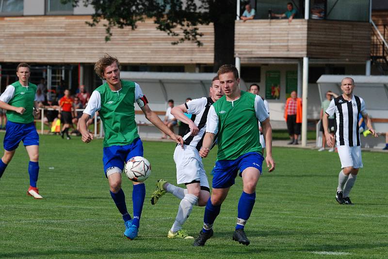 V okresním derby mezi Lázněmi Bělohrad a Jičínem bylo k vidění zajímavé utkání, když Jičín vedl až do nastaveného času 1:0. Jenže v 91 minutě srovnal Horáček a zajistil Bělohradu bod. Pokutové kopy ovládli hosté z Jičína.