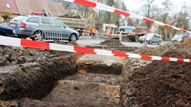 HARMONOGRAM PRACÍ se posouvá. Podobnou situaci lze očekávat i při stavební rekonstrukci druhé části vozovky.