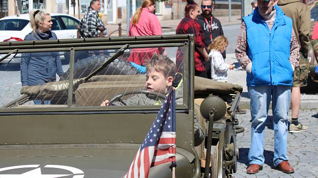 Hořice si každý rok  připomínají výročí průjezdu konvoje americké 23. průzkumné squadrony 16. obrněné divize 3. armády USA generála George Pattona. Dne 8. května 1945 vyhnala německé vojsko z Lázni Velichovek.