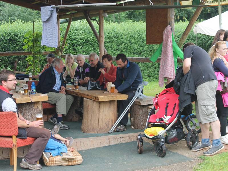 Stavské sousedské pouťové posezení.