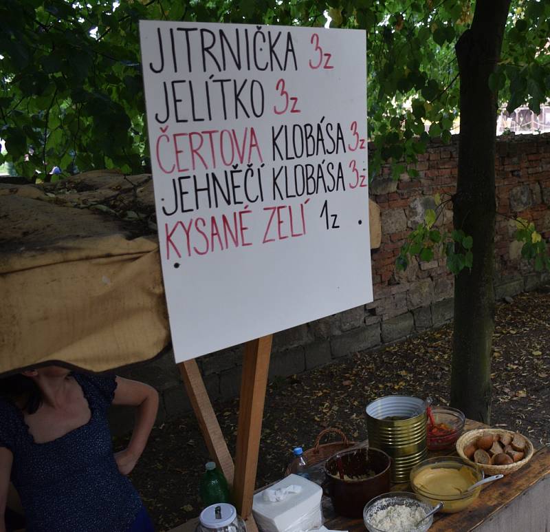 Středověký food festival v Dětenicích.