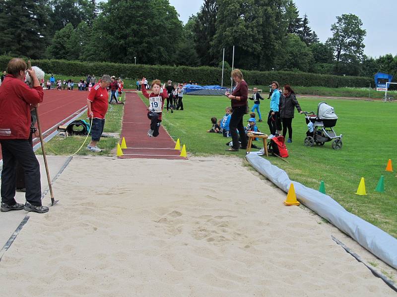 Sokolské olympijské hry na novopackém Letním stadionu.