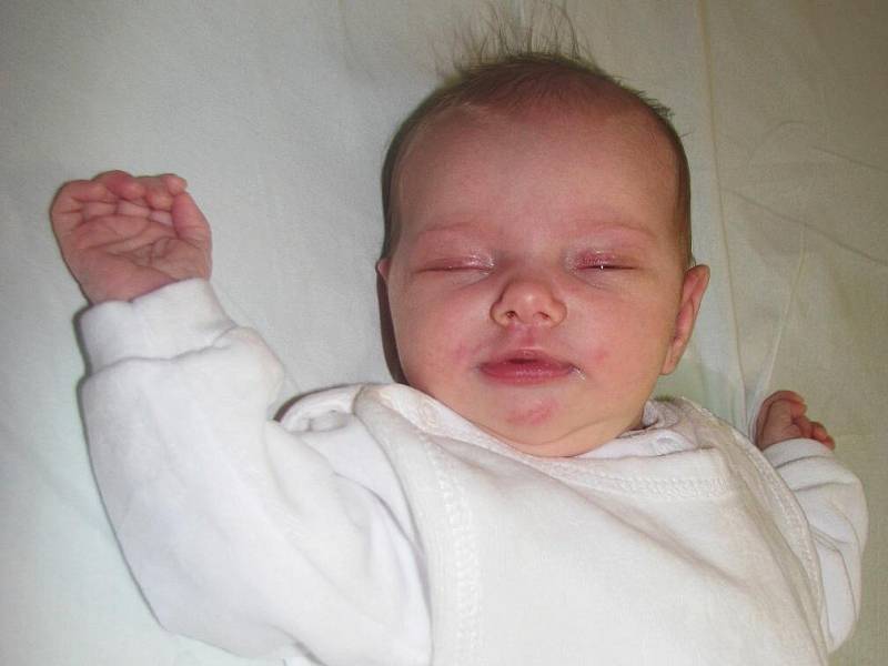 NATALI je jméno holčičky, která se narodila 10. října ve 22.14 hodin Kristýně a Jiřímu z Náchoda. Po porodu vážila 3,40 kg a měřila 52 cm.