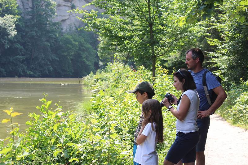 Ráj pro turisty a cyklisty. Kost a s ní spojené údolí Plakánek láká lidi na kolech i bez nich. Do údolí je kvůli bezpečnosti a ochraně přírody vjezd na kole zakázán.