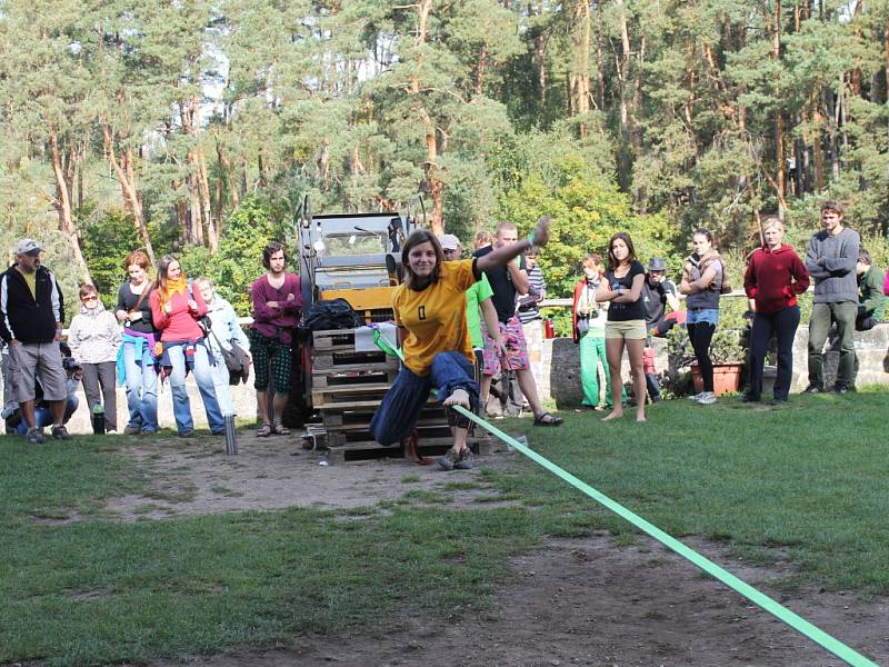 Provazochodci na hradě Kost.