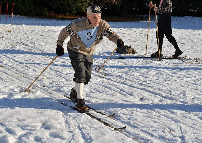 Lyžecké závody ve vrchlabském zámeckém parku.