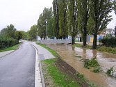 Rozvodněná Cidlina v Jičíně.