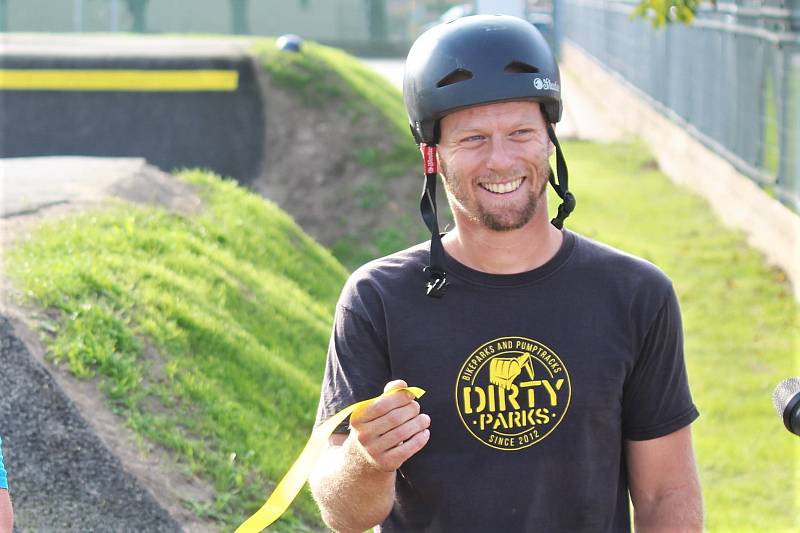 Zatím nejnovější pumptrack na Jičínsku otevřeli kluci z Dirty Parks na podzim v Železnici. Právě tam se v půlce května sejdou české špičky i příznivci BMX z řad široké veřejnosti.