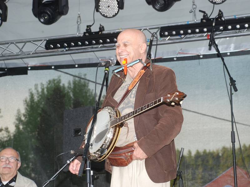 Vystoupení Banjo Bandu Ivana Mládka v Lomnici.