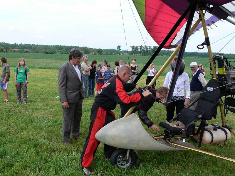 Z oslav sta let sdružení hasičů ve Vrbici.