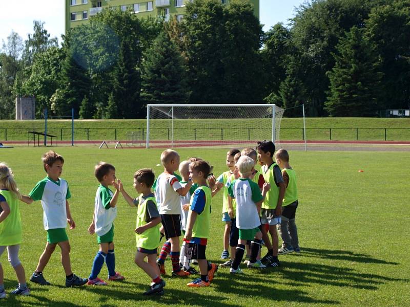 Fotbalový turnaj mateřských škol na jičínském stadionu.