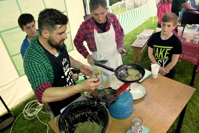 Bramborákiáda v Psinicích se vydařila. Deset týmů nasmažilo více než dva tisíce bramboráků.