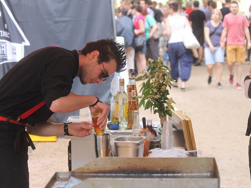 Jičínský Food festival v zámeckém parku.