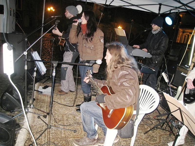 Z koncertu kapel Projekt Návštěva a Fruit.