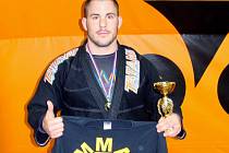 Další cenná trofej, kterou Michal Popelák vybojoval, vynese jičínský MMA Team opět výše.