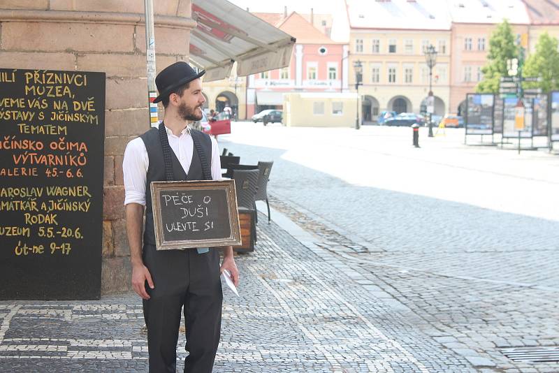 Valdštejnské imaginárium a organizace Péče o duševní zdraví nabízí v Dušebudce psychologické i sociální poradenství. Akci v sobotu zakončí Svatojánská slavnost v lodžii.