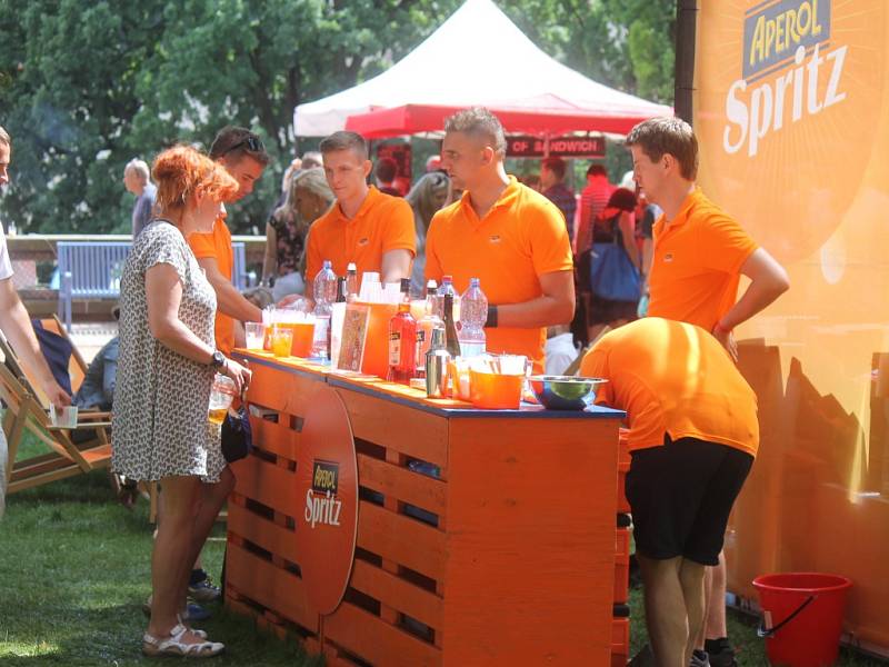 Jičínský Food festival v zámeckém parku.