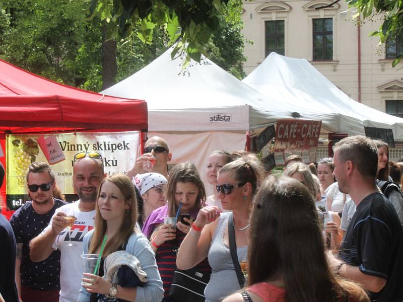 Jičínský Food festival v zámeckém parku.