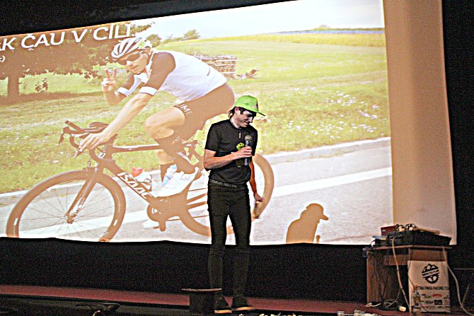 V novopackém kině představil Daniel Polman  své ultramaratonové projekty, mezi nimi i chystanou cestu do Ameriky