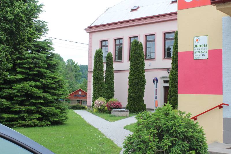 Obec Střevač a dům, kde došlo k vraždě novorozence.