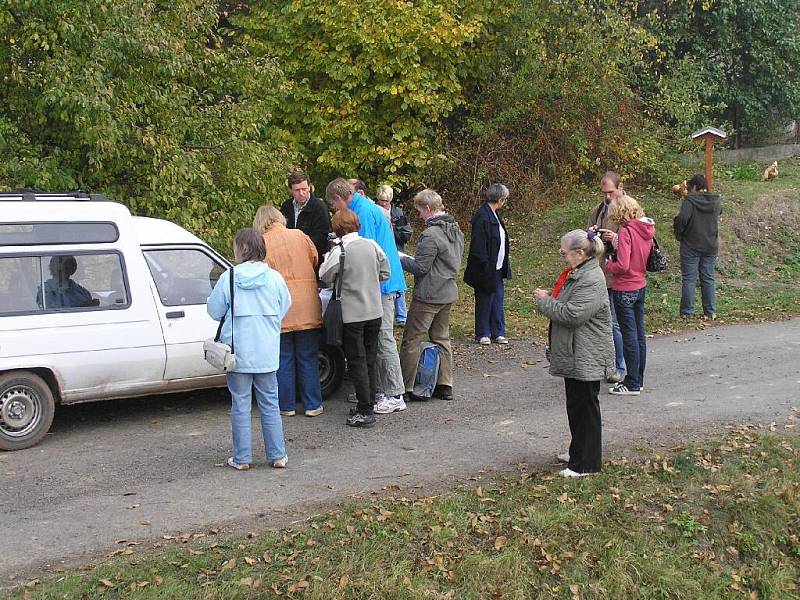 Z archeologické vycházky na Češovské valy.